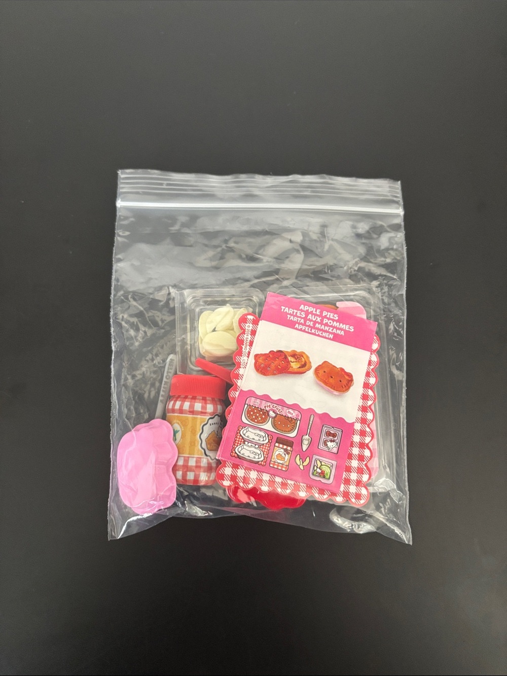 Miniverse Hello Kitty Series 1 Apple Pies